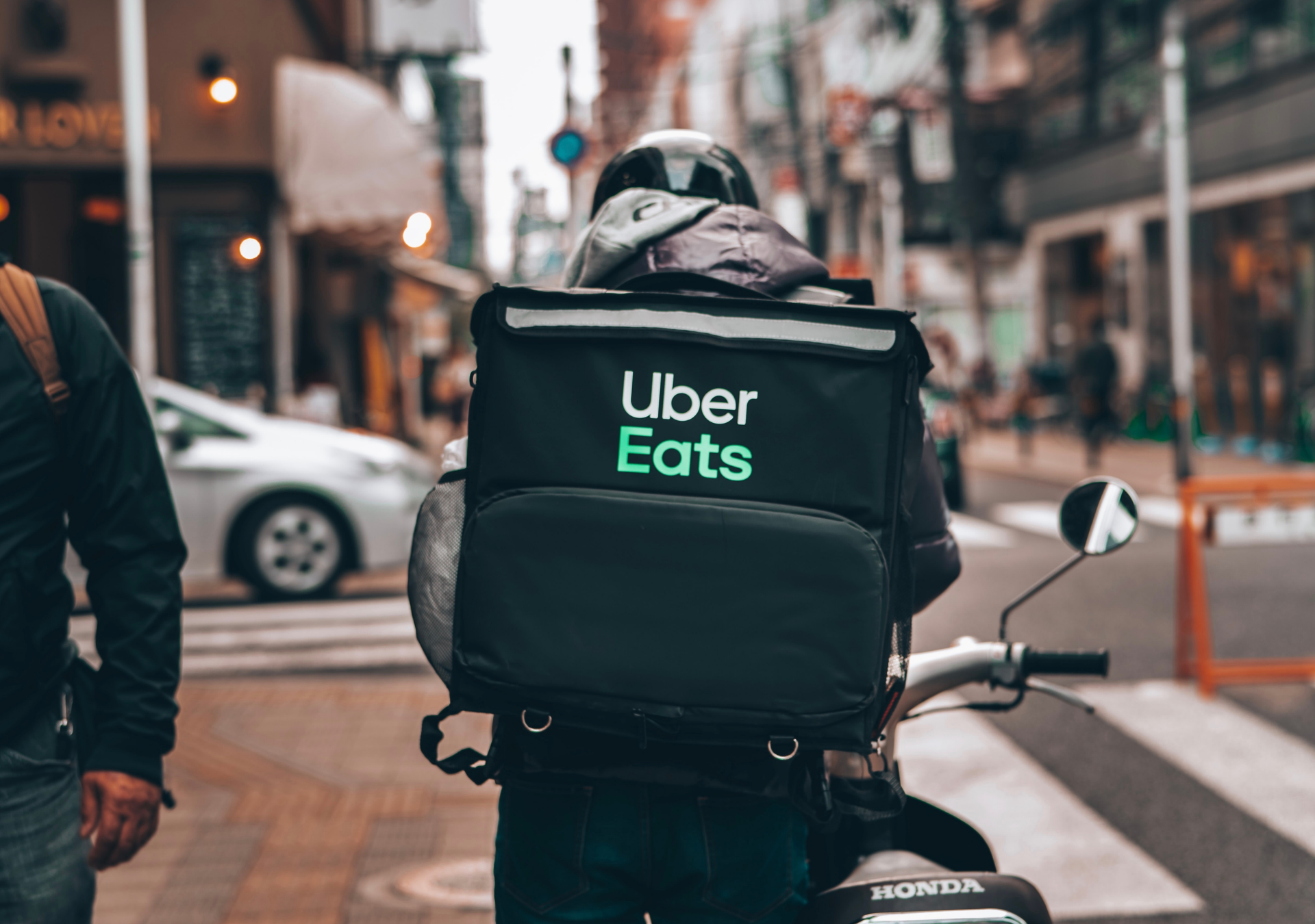 How Uber Eats Uses eduMe to Increase Courier Retention and Productivity eduMe